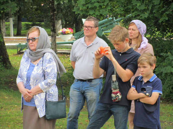 На историческую родину в село Медведь Ирина Сушинцева приехала вместе с сыном Михаилом и его семьёй