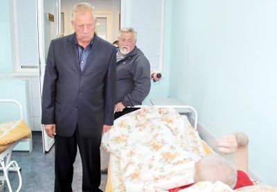Сергей Митин посетил выживших погорельцев в ЦРБ