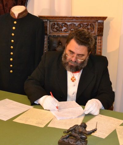 Новгородский губернатор Михаил Иславин в рабочем кабинете