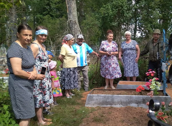 Теперь могила Ивана Васильевича Липатова в Лажинах приобрела ухоженный вид.