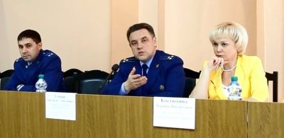 Заместитель областного прокурора Константин Сомов (в центре) слушателей не удивил