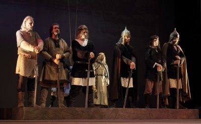 Герои спектакля «Хольмгард? Новгород?»,  представленного труппой театра драмы