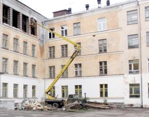 Более 10 млн. рублей выделено из резервного фонда администрации города на ремонт школы 